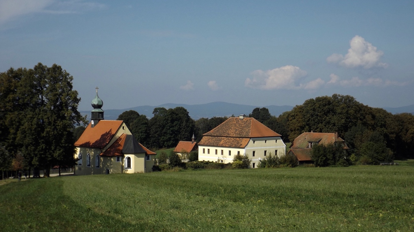 Kapelle und Pfarrhof Herzogau